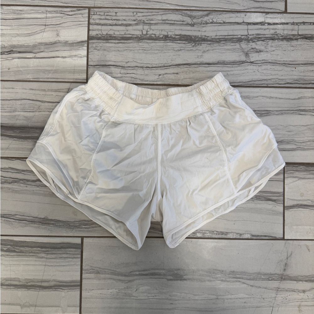 lululemon athletica hotty hot 2.5 inch shorts